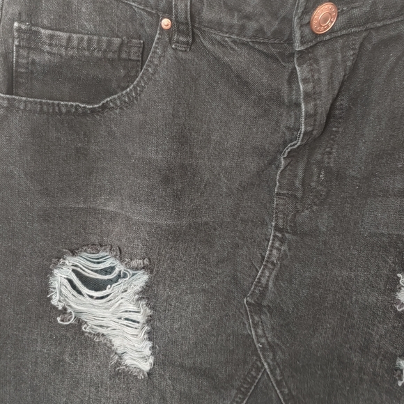 Charcoal gray distressed denim mini skirt - Picture 4 of 7